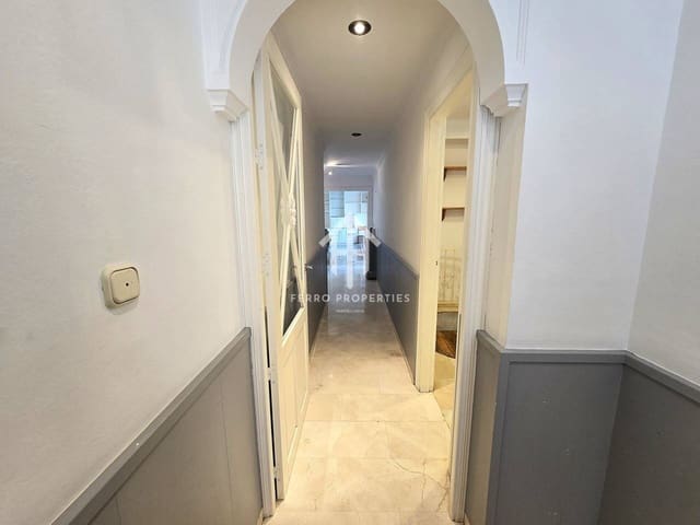 3 slaapkamer Villa te huur in Loja met garage - € 850 (Ref: 9737783)