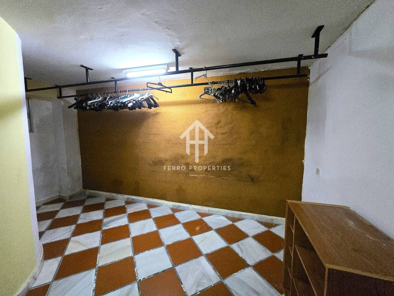 3 slaapkamer Villa te huur in Loja met garage - € 850 (Ref: 9737783)