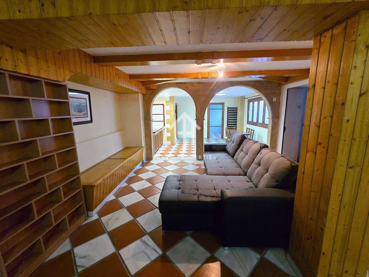 3 slaapkamer Villa te huur in Loja met garage - € 850 (Ref: 9737783)