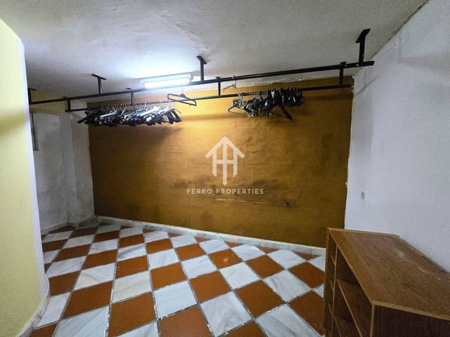 3 slaapkamer Villa te huur in Loja met garage - € 850 (Ref: 9737783)