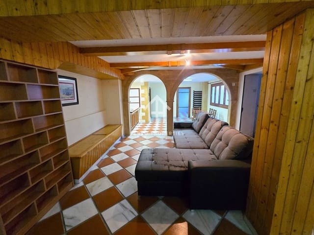 3 slaapkamer Villa te huur in Loja met garage - € 850 (Ref: 9737783)