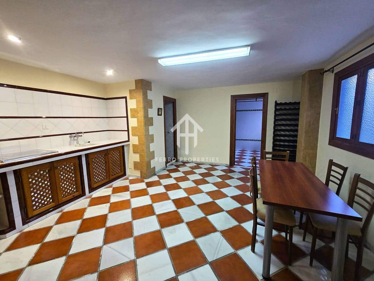 3 slaapkamer Villa te huur in Loja met garage - € 850 (Ref: 9737783)