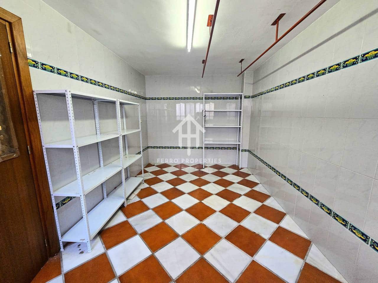 3 slaapkamer Villa te huur in Loja met garage - € 850 (Ref: 9737783)