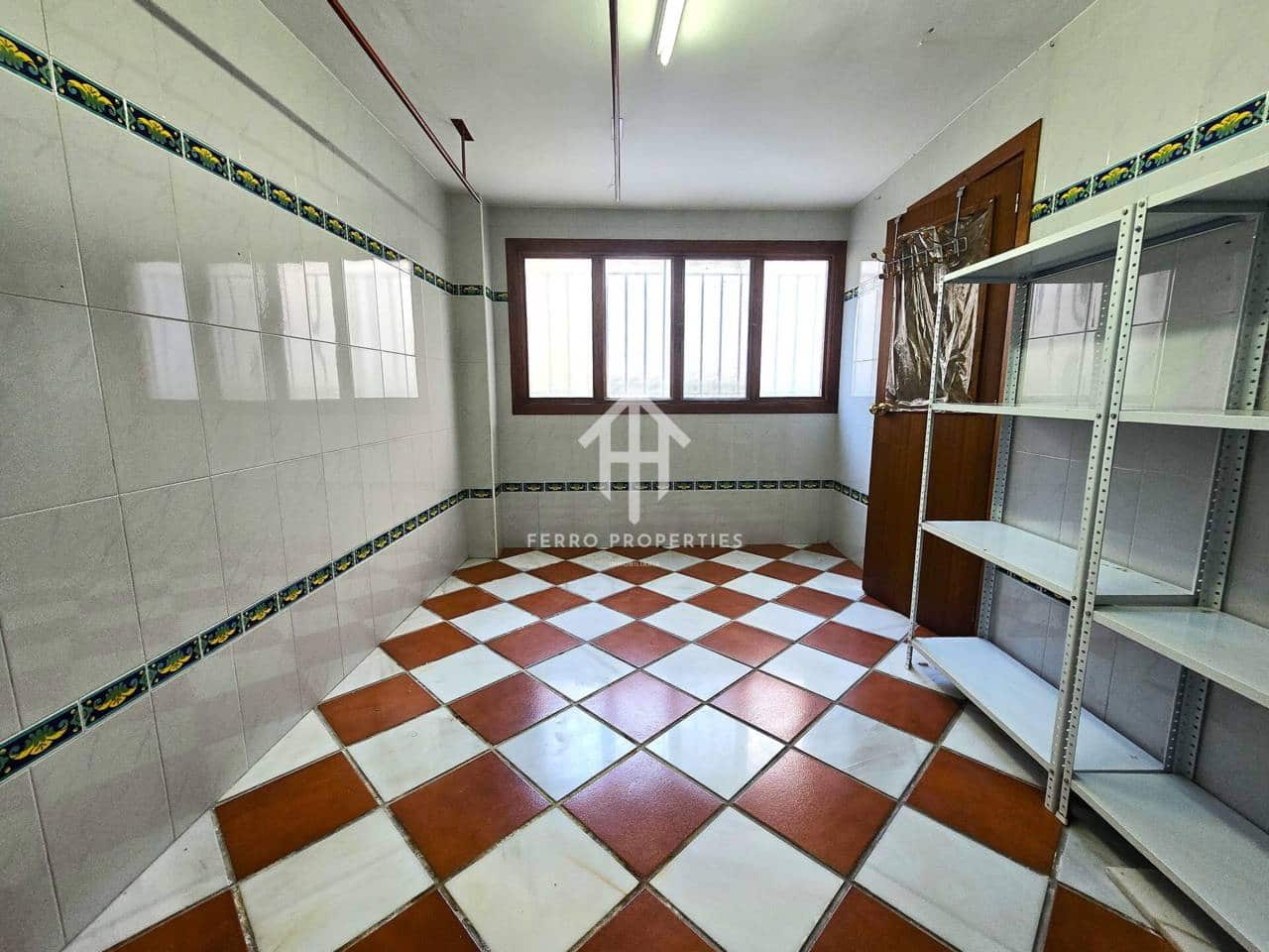 3 slaapkamer Villa te huur in Loja met garage - € 850 (Ref: 9737783)