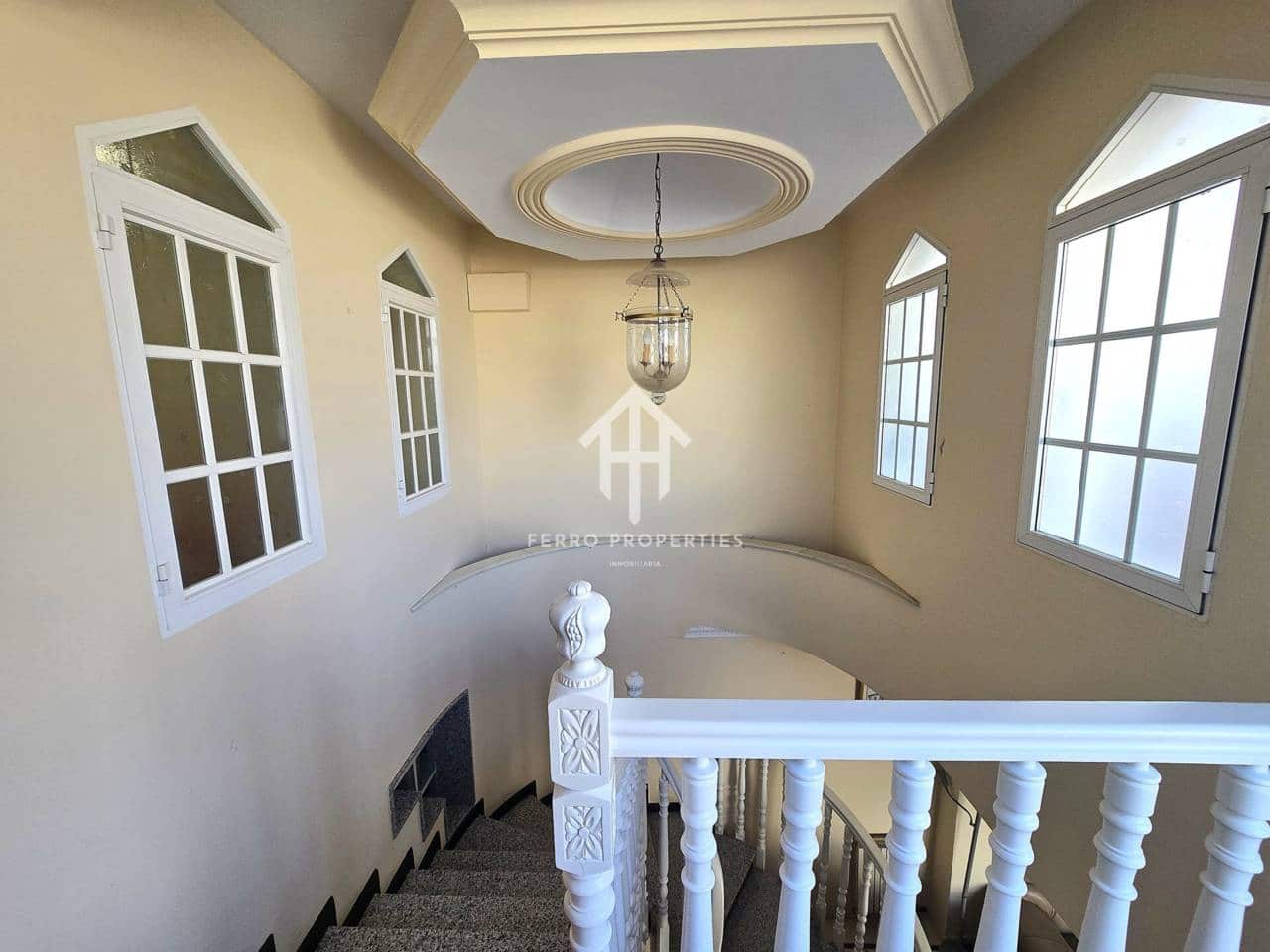 3 slaapkamer Villa te huur in Loja met garage - € 850 (Ref: 9737783)