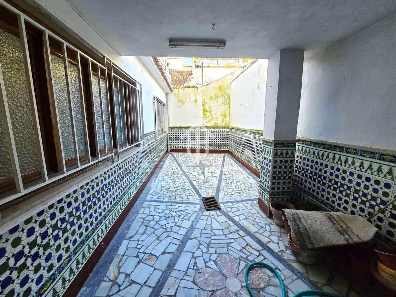 3 slaapkamer Villa te huur in Loja met garage - € 850 (Ref: 9737783)