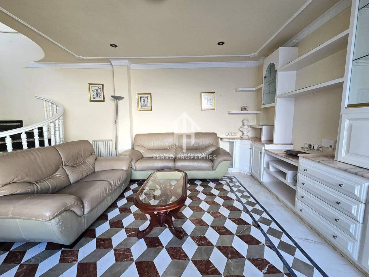 3 slaapkamer Villa te huur in Loja met garage - € 850 (Ref: 9737783)