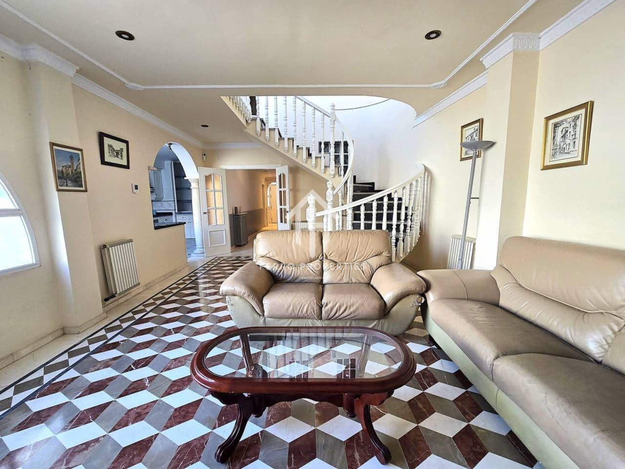 3 slaapkamer Villa te huur in Loja met garage - € 850 (Ref: 9737783)