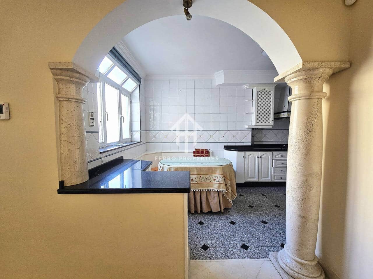 3 slaapkamer Villa te huur in Loja met garage - € 850 (Ref: 9737783)