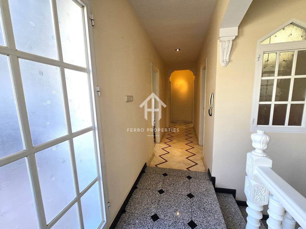 3 slaapkamer Villa te huur in Loja met garage - € 850 (Ref: 9737783)