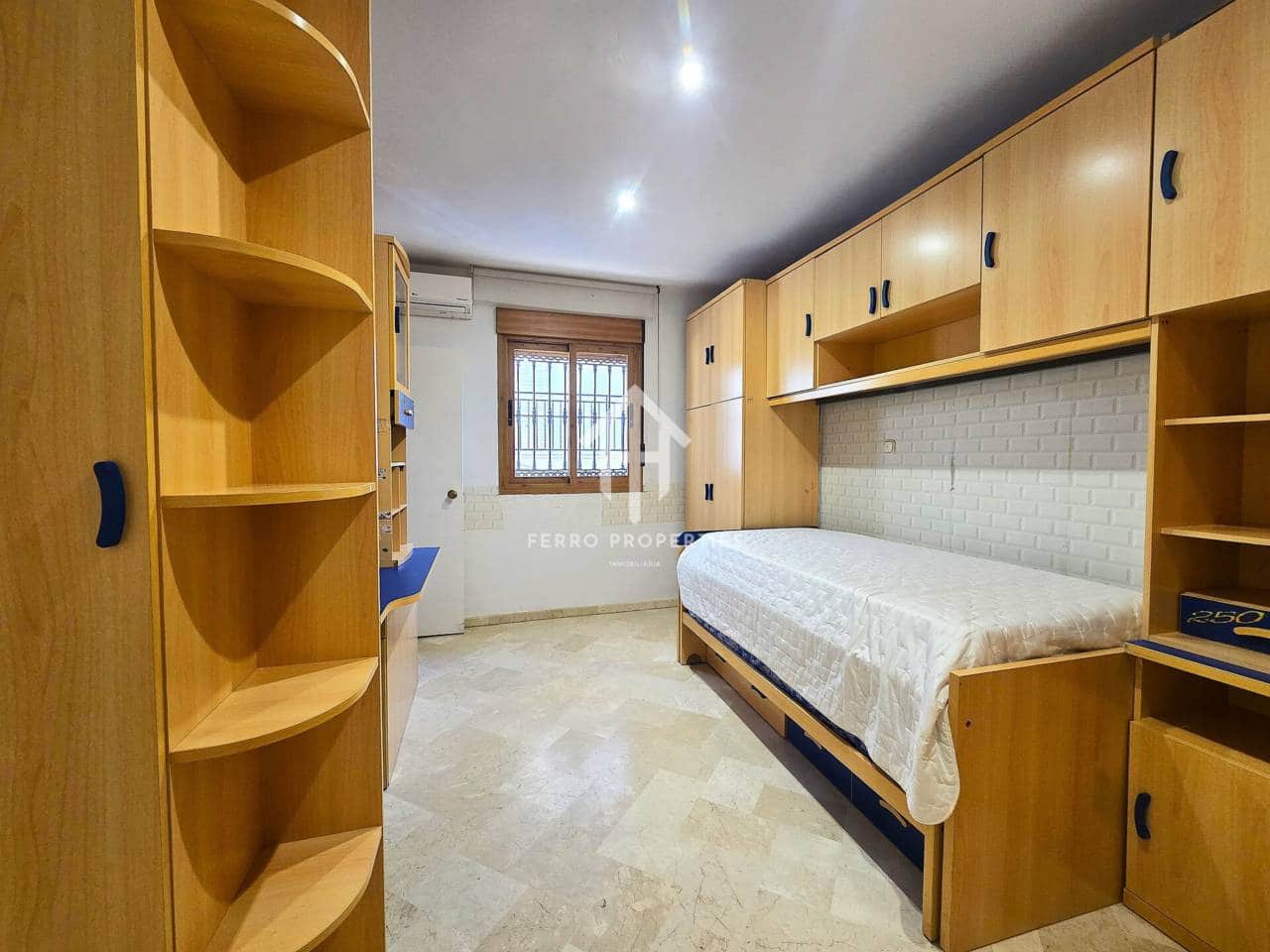 3 slaapkamer Villa te huur in Loja met garage - € 850 (Ref: 9737783)