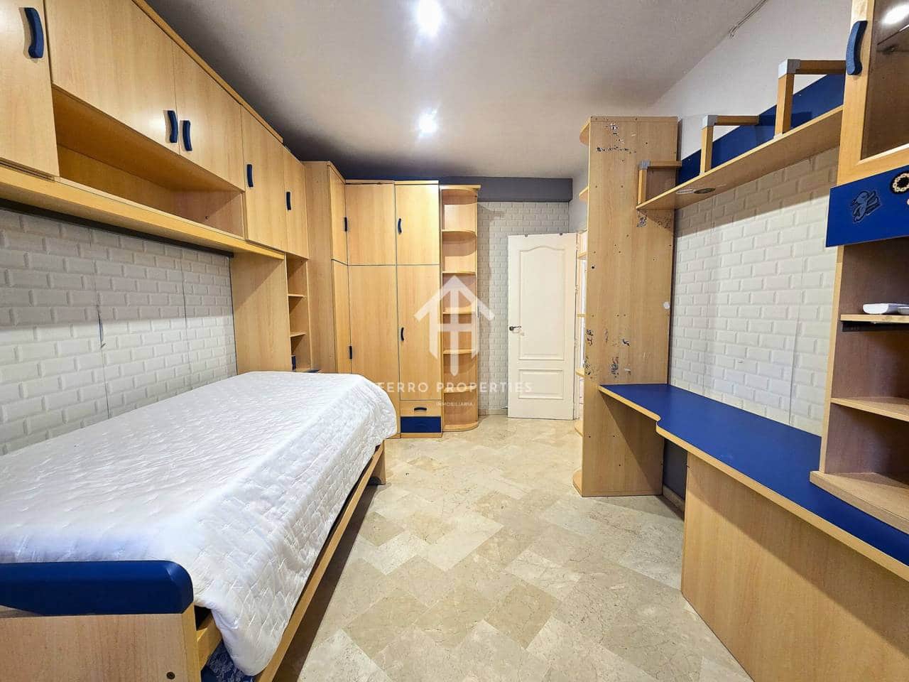 3 slaapkamer Villa te huur in Loja met garage - € 850 (Ref: 9737783)