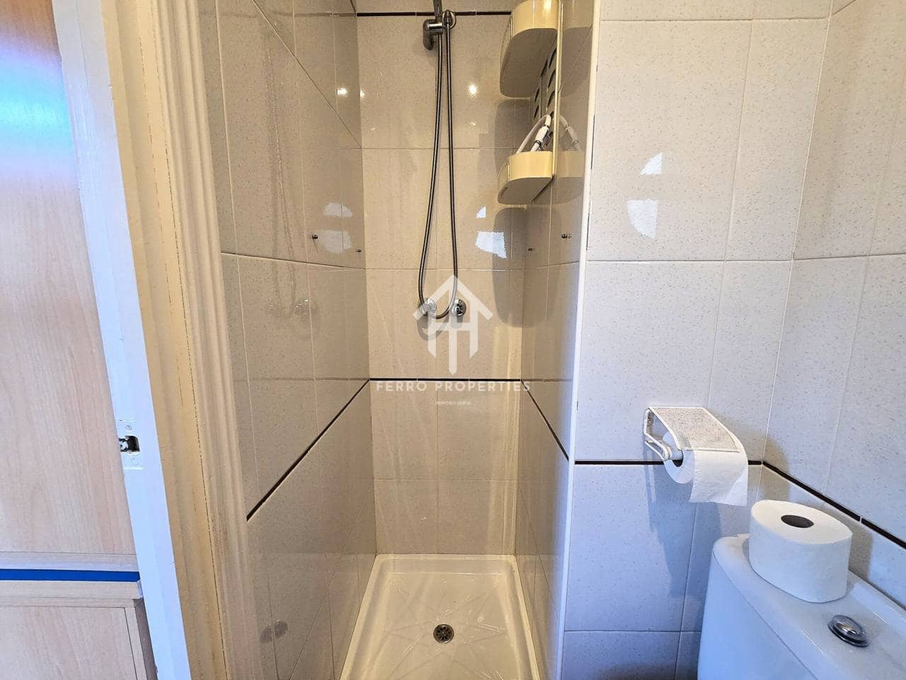 3 slaapkamer Villa te huur in Loja met garage - € 850 (Ref: 9737783)