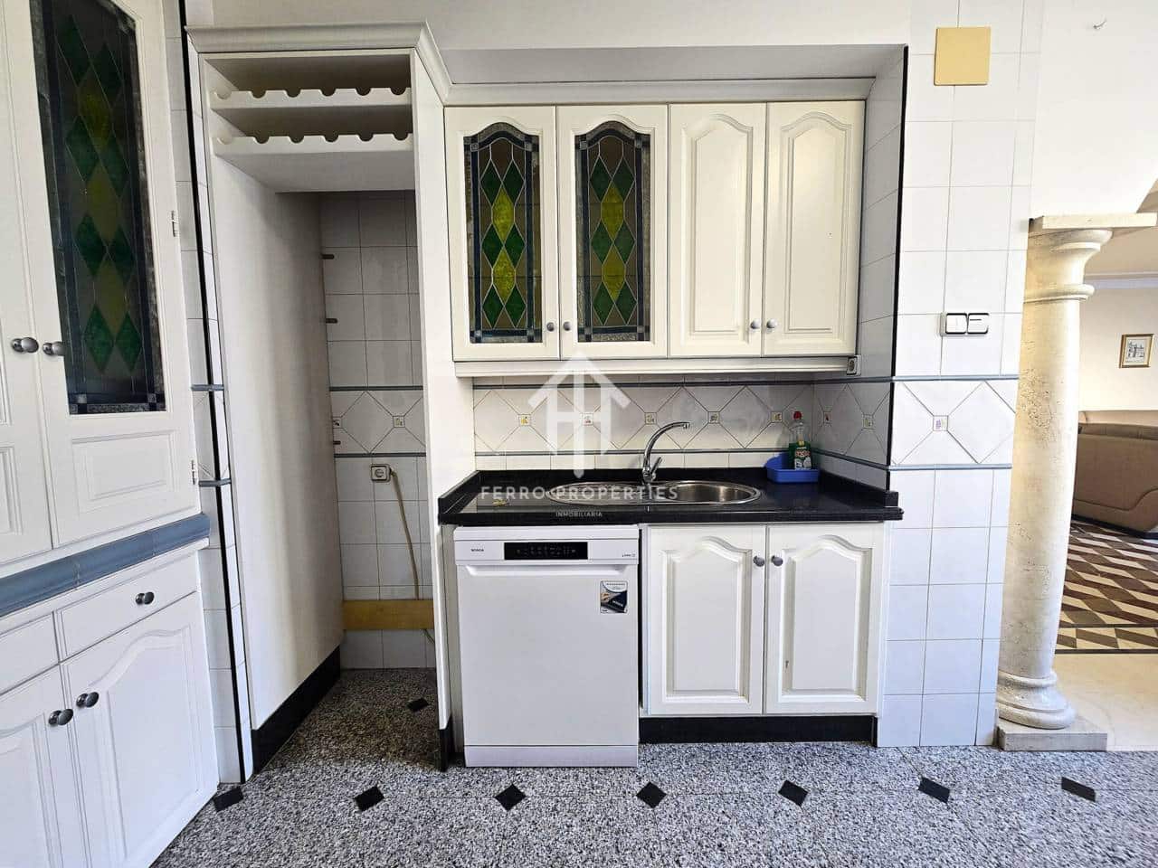 3 slaapkamer Villa te huur in Loja met garage - € 850 (Ref: 9737783)