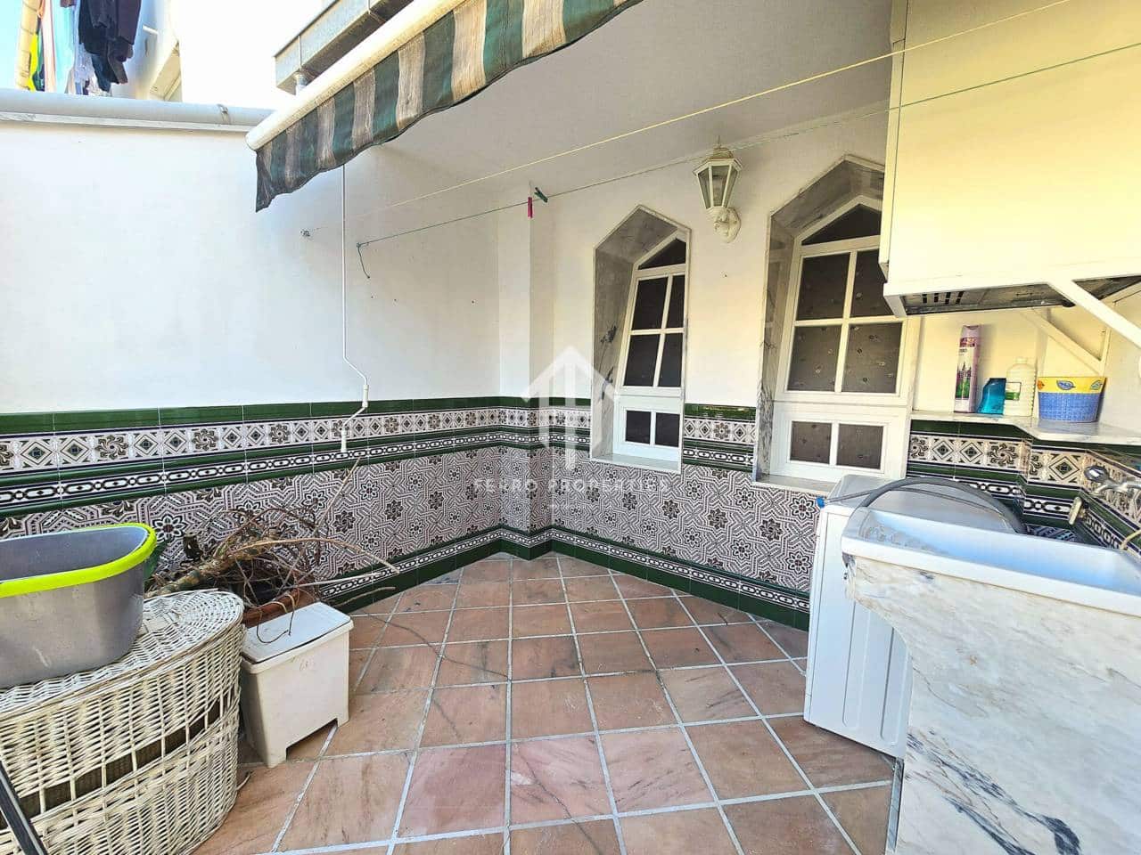 3 slaapkamer Villa te huur in Loja met garage - € 850 (Ref: 9737783)