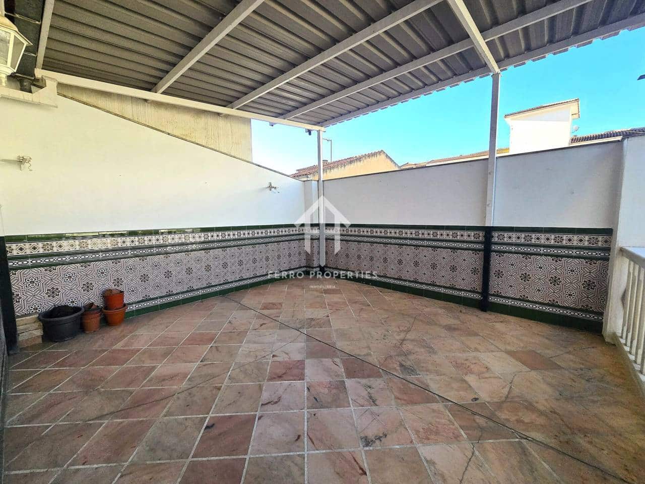 3 slaapkamer Villa te huur in Loja met garage - € 850 (Ref: 9737783)