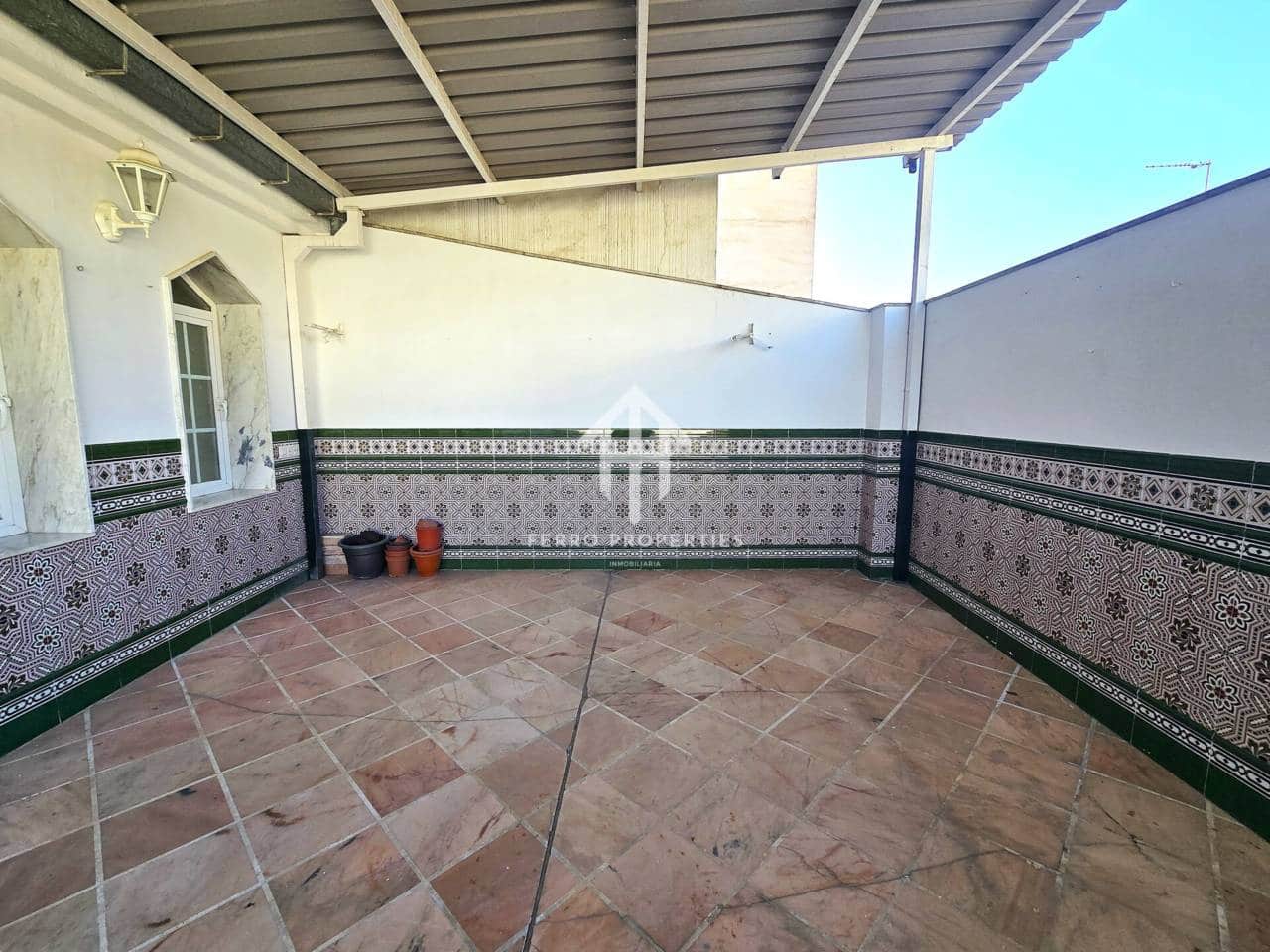 3 slaapkamer Villa te huur in Loja met garage - € 850 (Ref: 9737783)