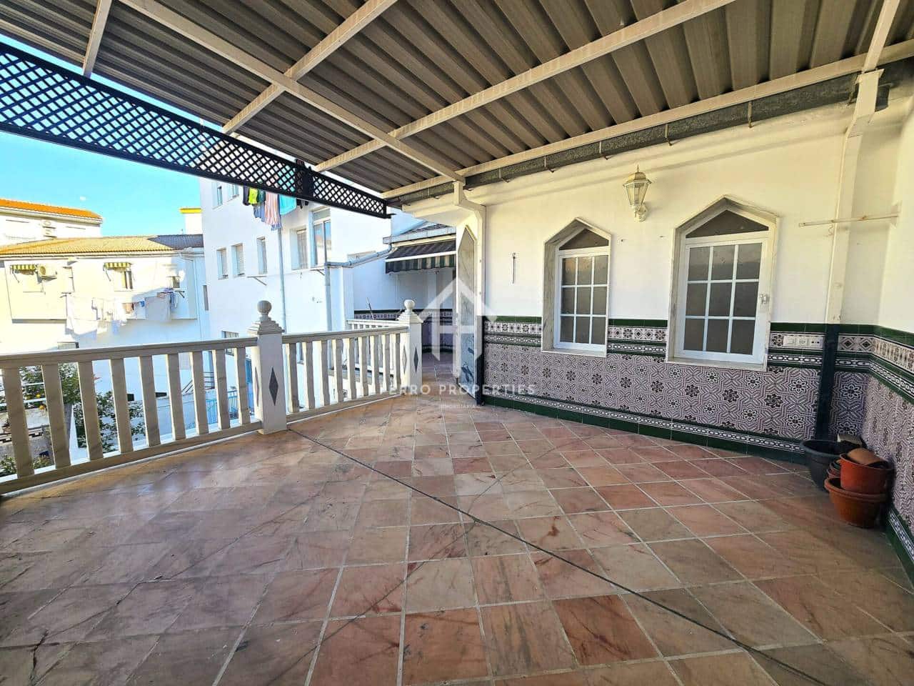 3 slaapkamer Villa te huur in Loja met garage - € 850 (Ref: 9737783)