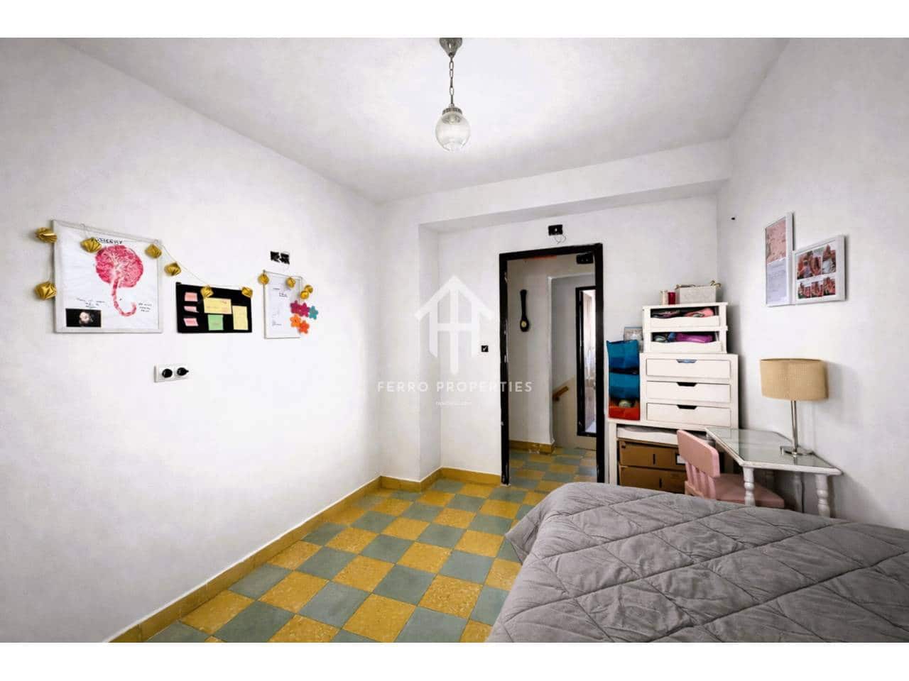 3 bedroom Townhouse for sale in Loja - € 86,000 (Ref: 9743141)