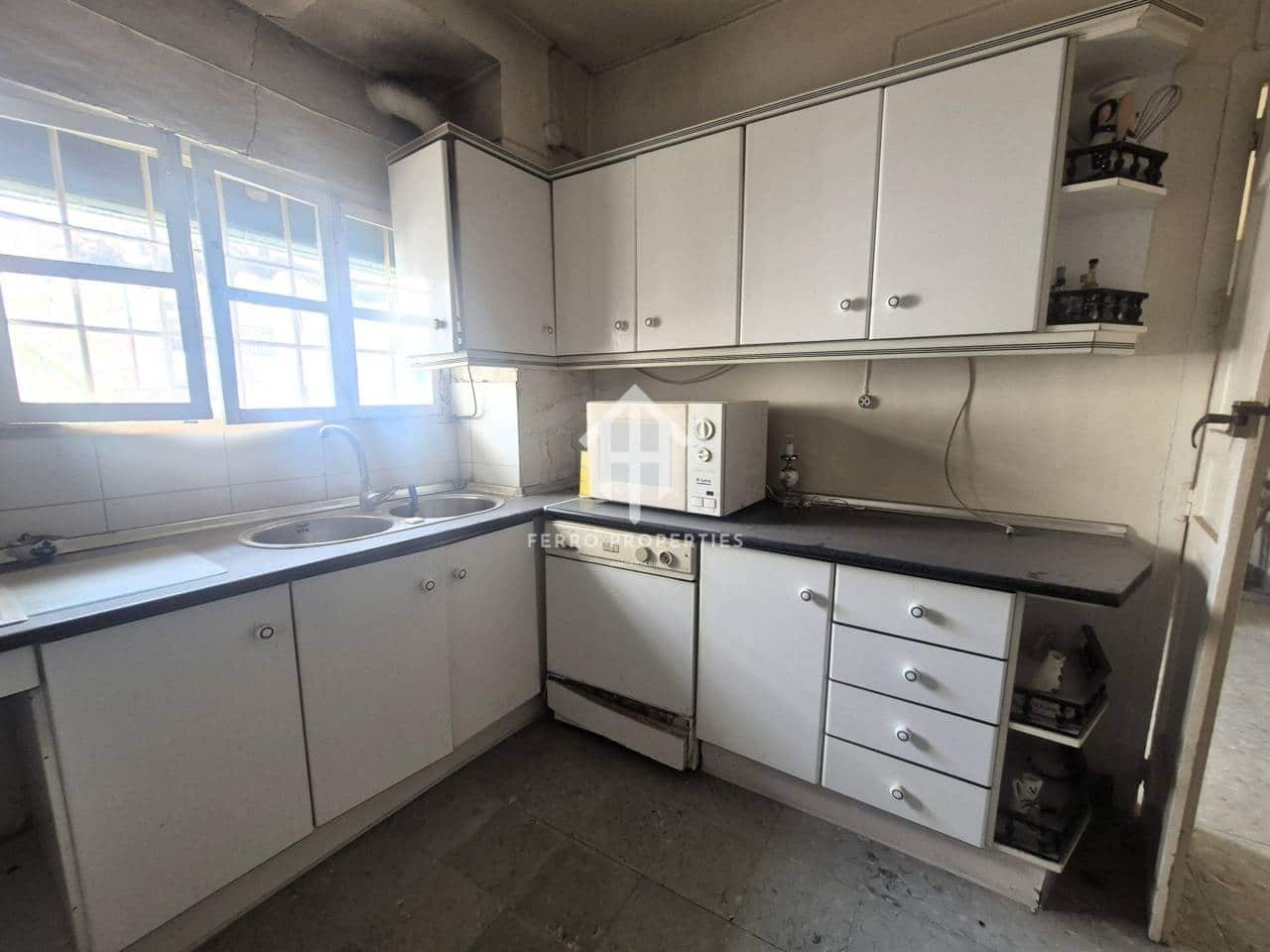 5 soveværelse Byhus til salg i Loja - € 67.500 (Ref: 9755192)