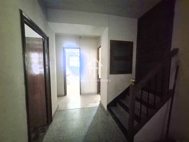 5 soveværelse Byhus til salg i Loja - € 67.500 (Ref: 9755192)