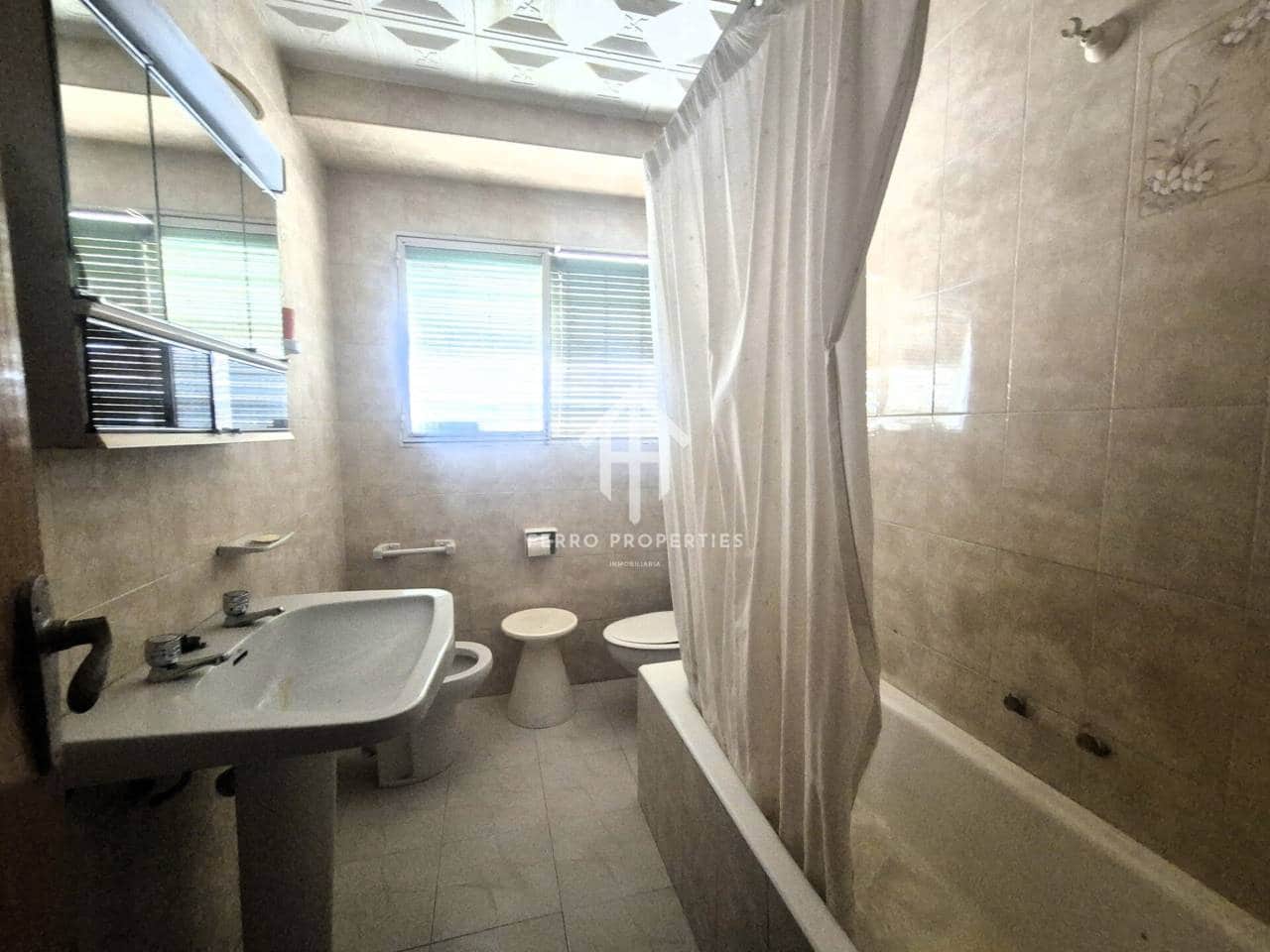 5 soveværelse Byhus til salg i Loja - € 67.500 (Ref: 9755192)