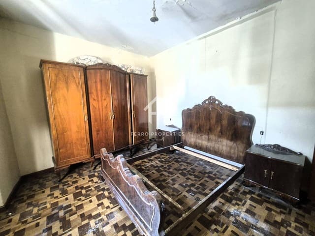 5 soveværelse Byhus til salg i Loja - € 67.500 (Ref: 9755192)