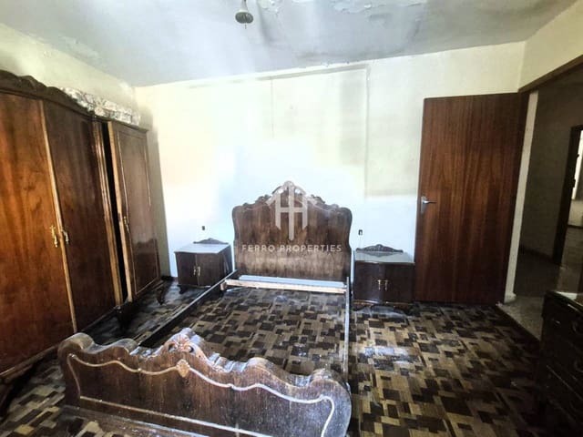 5 soveværelse Byhus til salg i Loja - € 67.500 (Ref: 9755192)