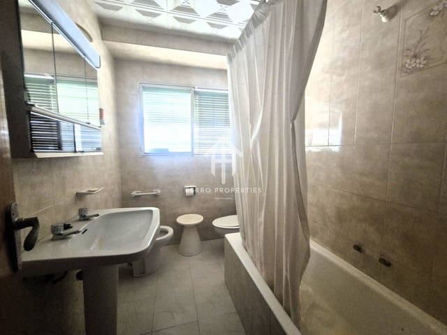 5 soveværelse Byhus til salg i Loja - € 67.500 (Ref: 9755192)