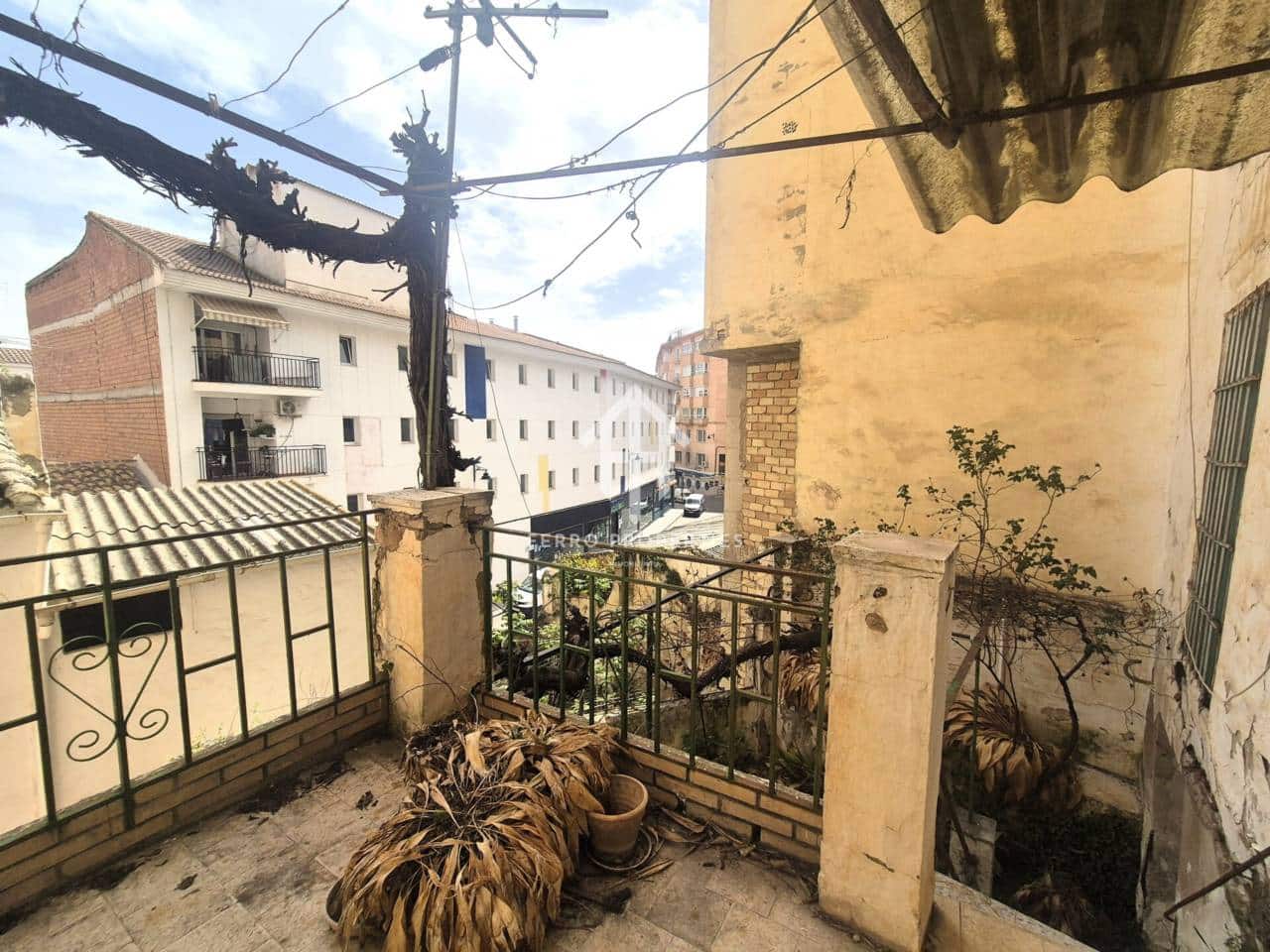 5 soveværelse Byhus til salg i Loja - € 67.500 (Ref: 9755192)