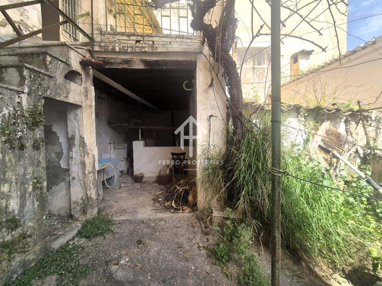 5 soveværelse Byhus til salg i Loja - € 67.500 (Ref: 9755192)