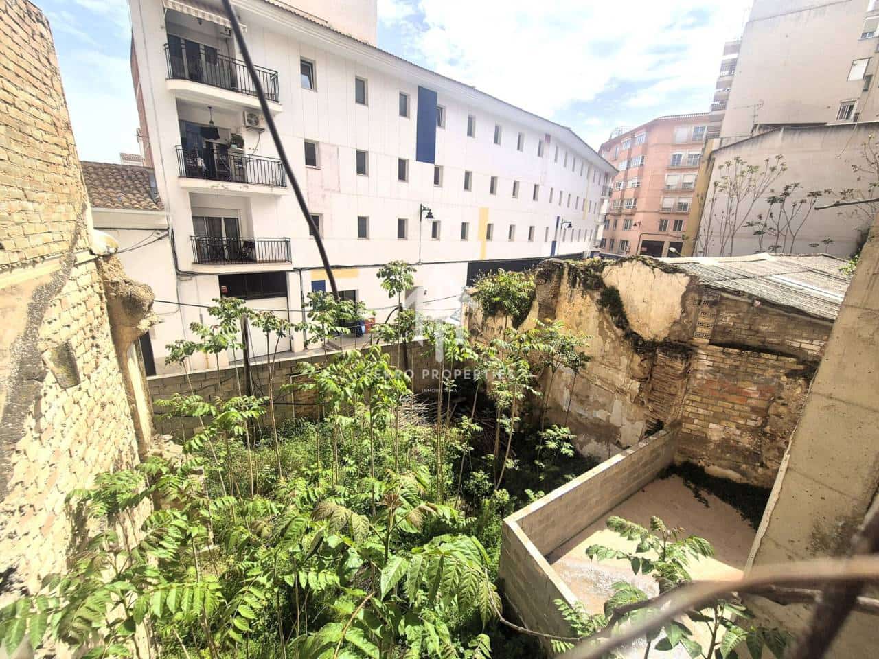 5 soveværelse Byhus til salg i Loja - € 67.500 (Ref: 9755192)