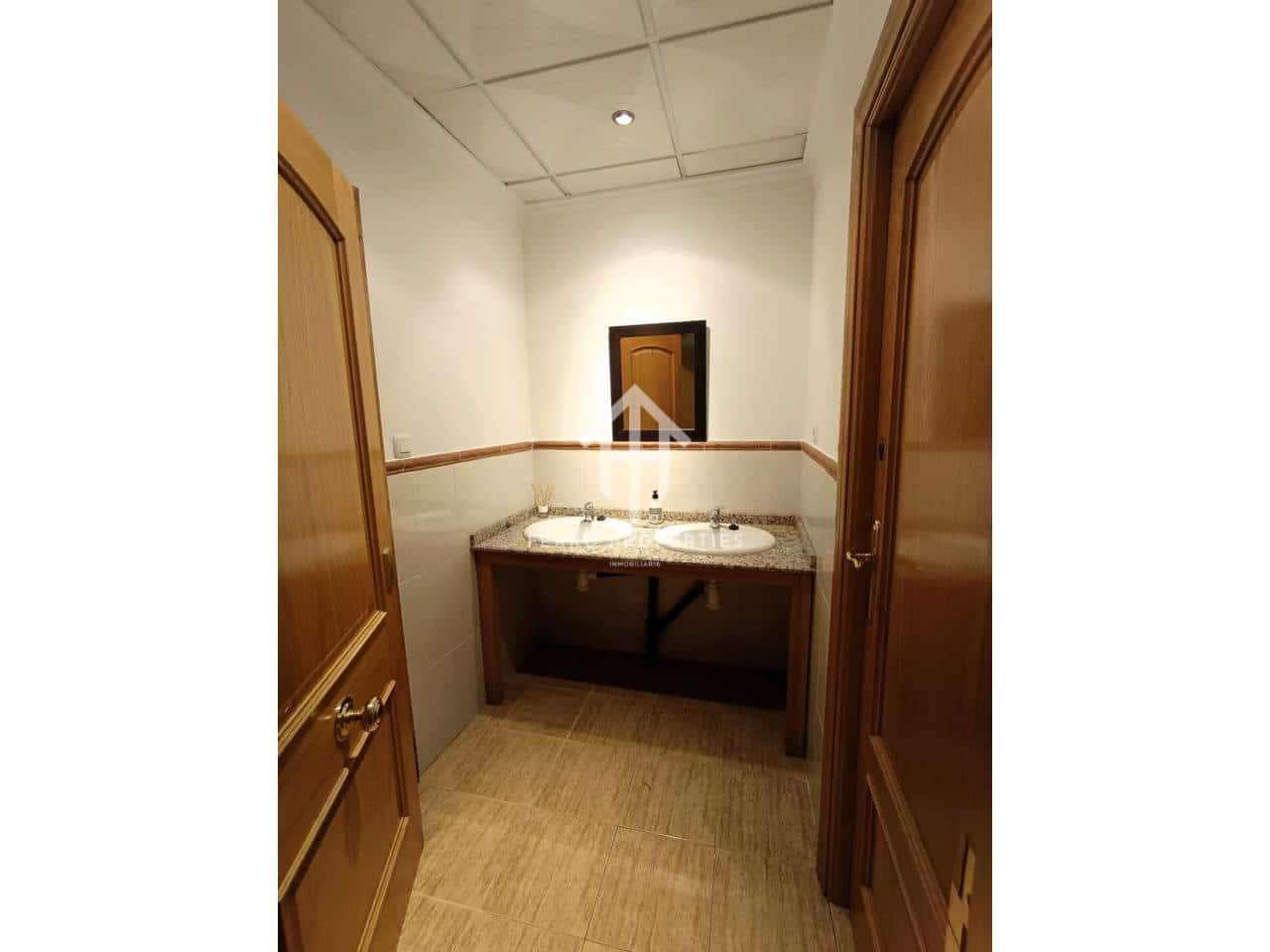 Kaupallinen vuokrattavana paikassa Loja - 150 € (Ref: 9758329)