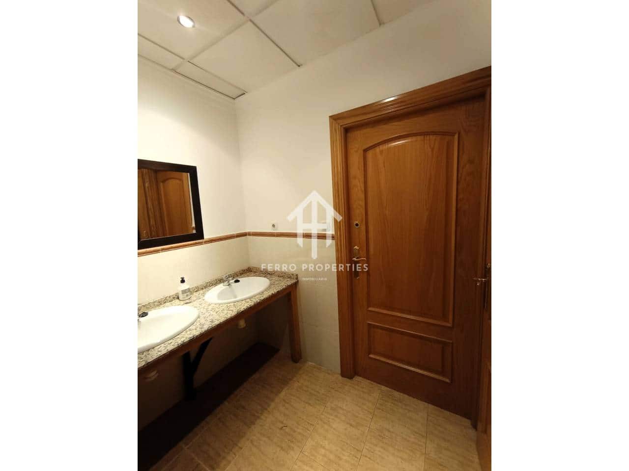 Kaupallinen vuokrattavana paikassa Loja - 150 € (Ref: 9758329)