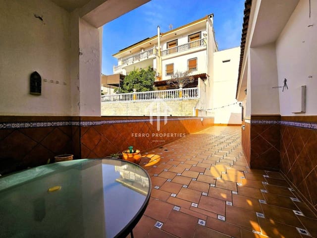 5 bedroom Apartment for sale in Algarinejo with garage - € 299,900 (Ref: 9761624)