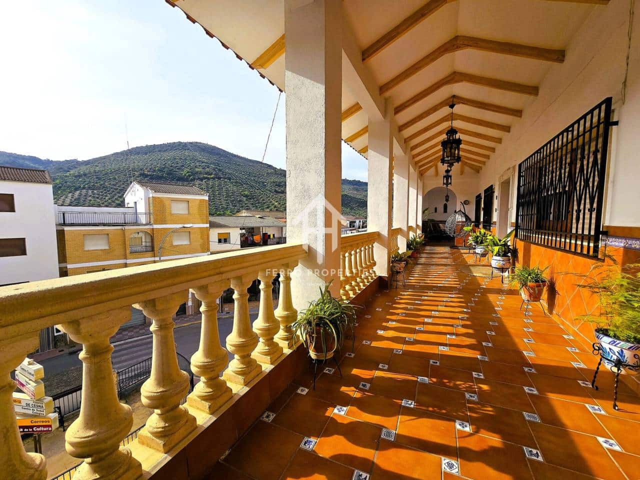 5 bedroom Apartment for sale in Algarinejo with garage - € 299,900 (Ref: 9761624)