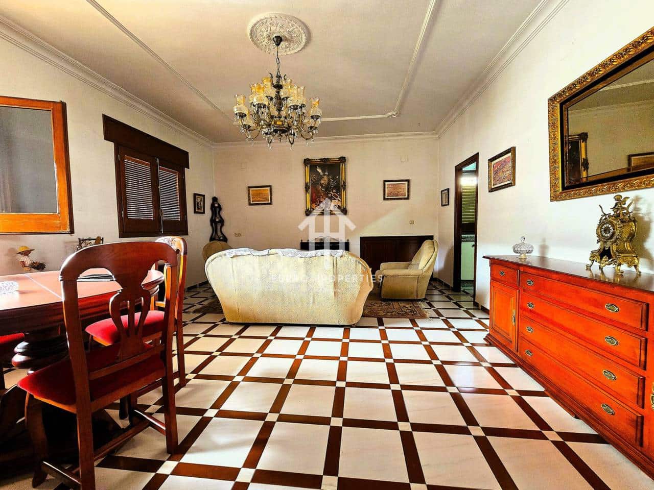 5 bedroom Apartment for sale in Algarinejo with garage - € 299,900 (Ref: 9761624)