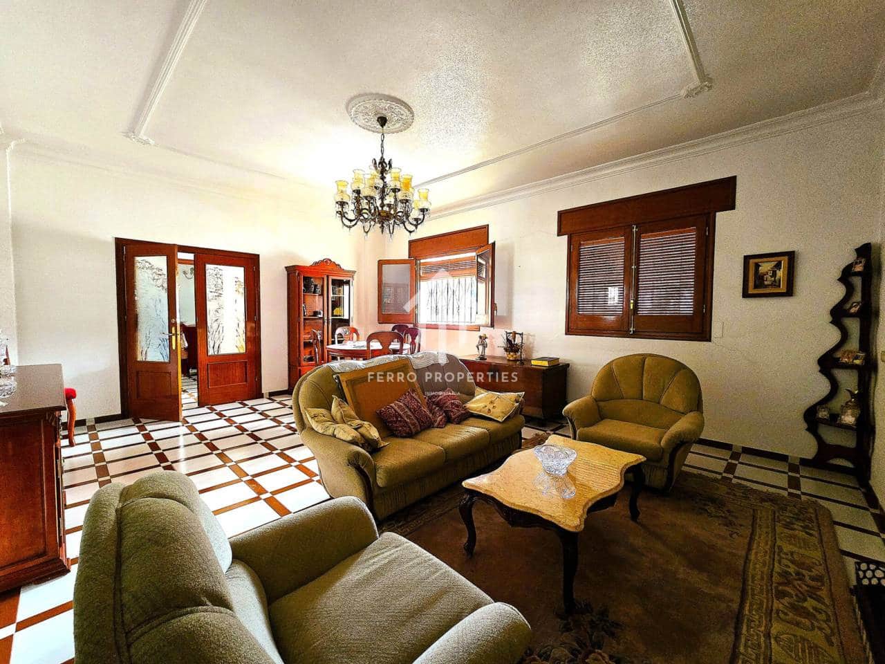 5 bedroom Apartment for sale in Algarinejo with garage - € 299,900 (Ref: 9761624)