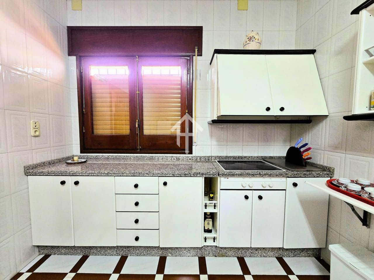 5 bedroom Apartment for sale in Algarinejo with garage - € 299,900 (Ref: 9761624)