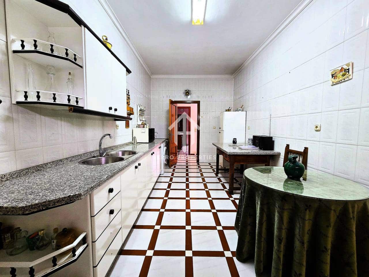 5 bedroom Apartment for sale in Algarinejo with garage - € 299,900 (Ref: 9761624)