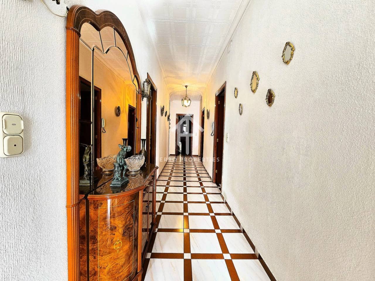 5 bedroom Apartment for sale in Algarinejo with garage - € 299,900 (Ref: 9761624)