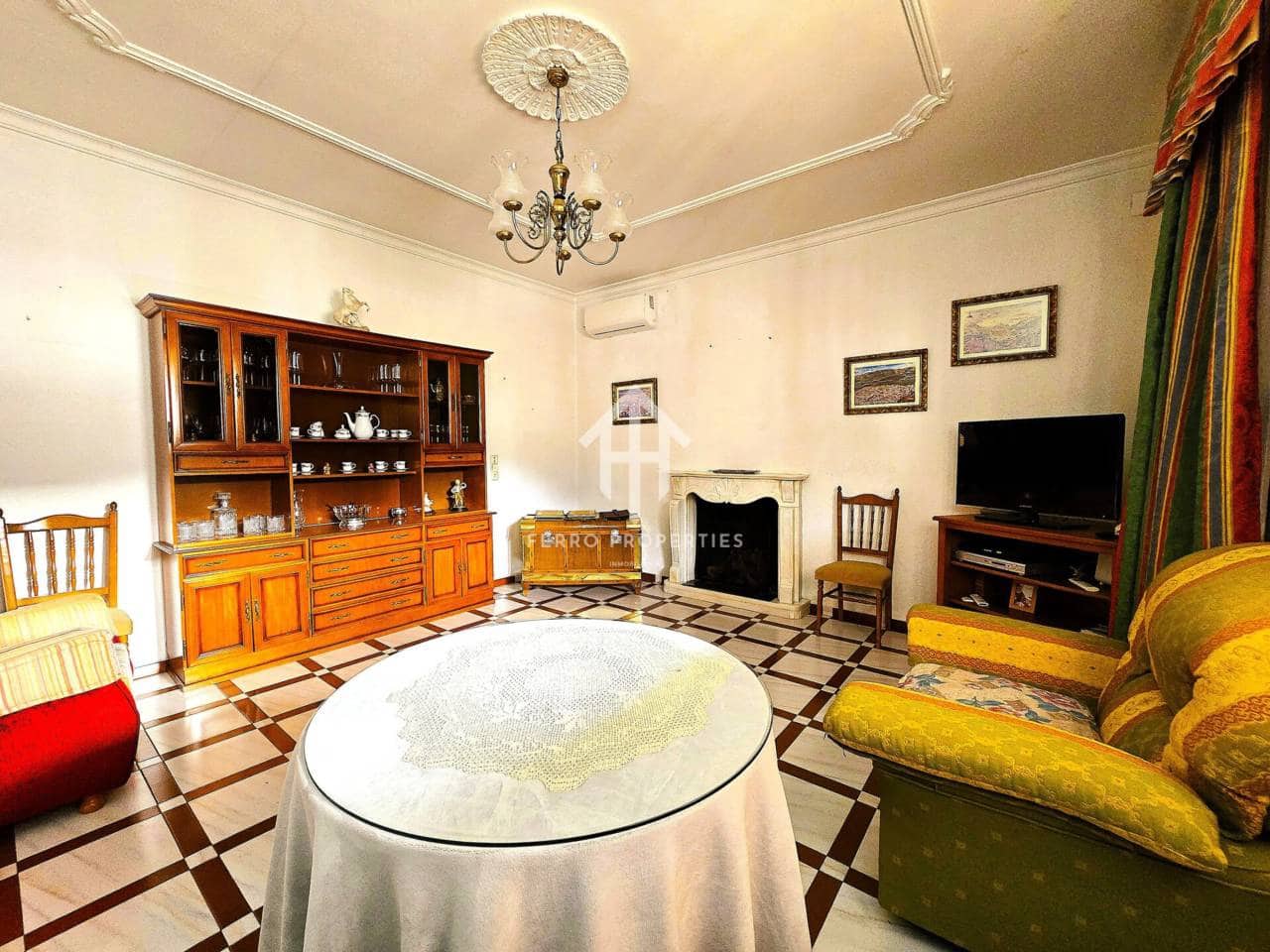 5 bedroom Apartment for sale in Algarinejo with garage - € 299,900 (Ref: 9761624)