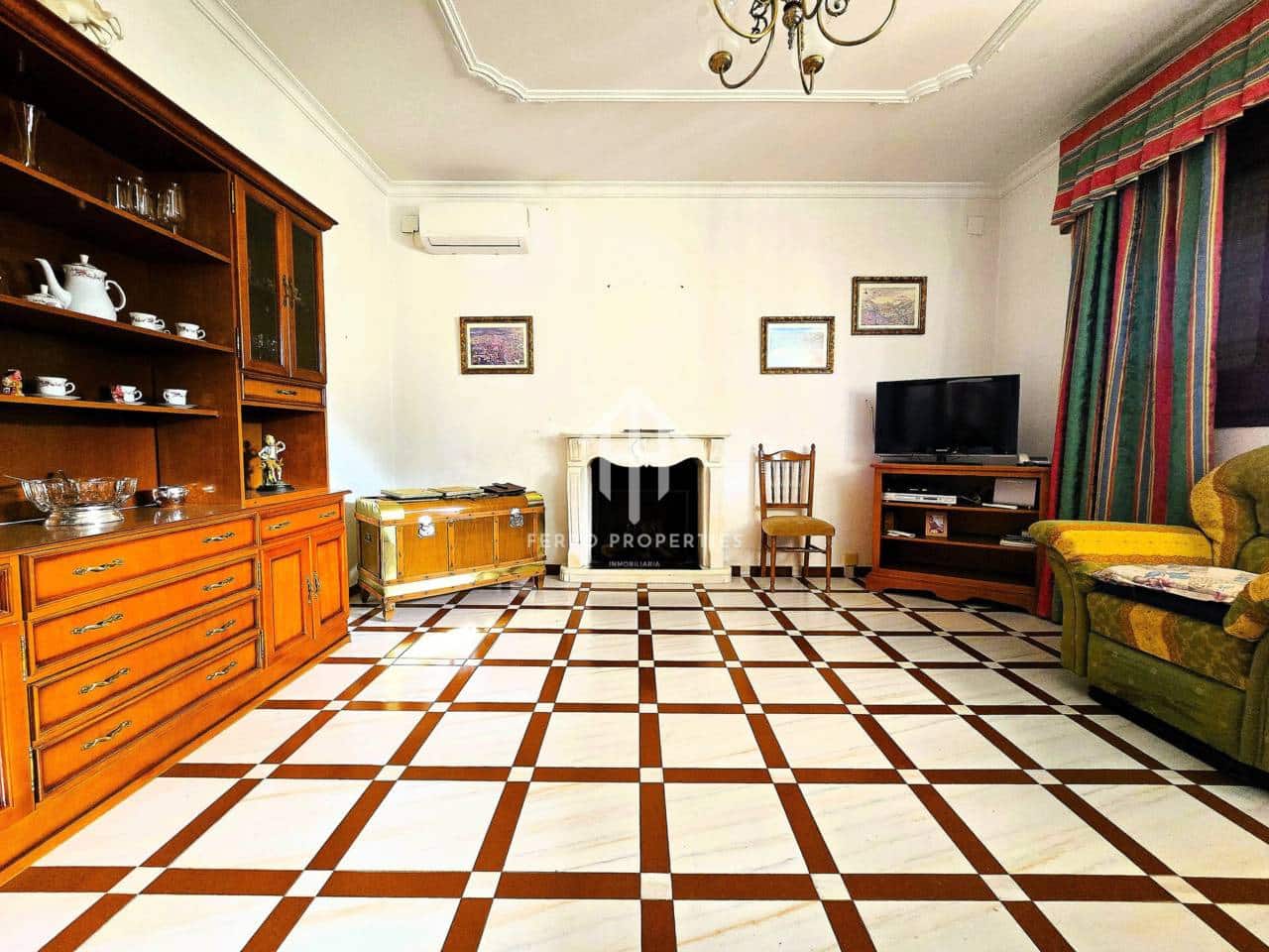 5 bedroom Apartment for sale in Algarinejo with garage - € 299,900 (Ref: 9761624)