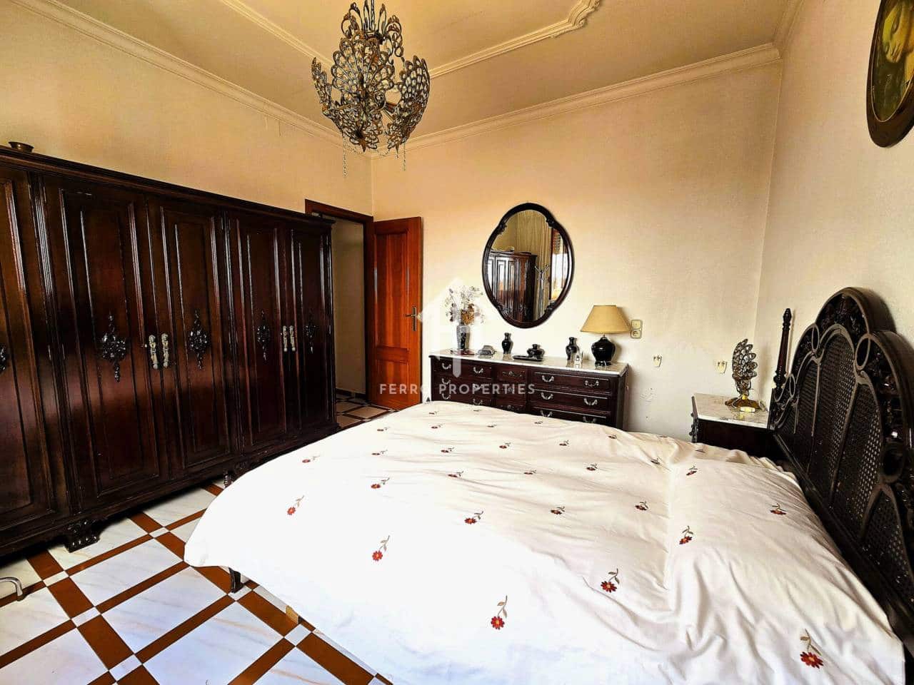 5 bedroom Apartment for sale in Algarinejo with garage - € 299,900 (Ref: 9761624)