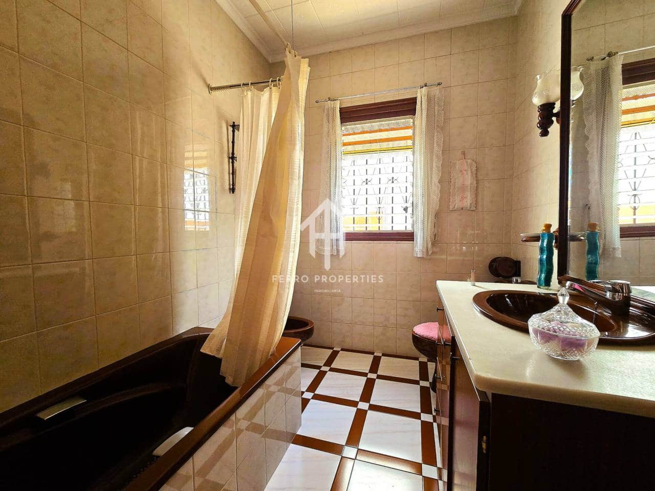 5 bedroom Apartment for sale in Algarinejo with garage - € 299,900 (Ref: 9761624)