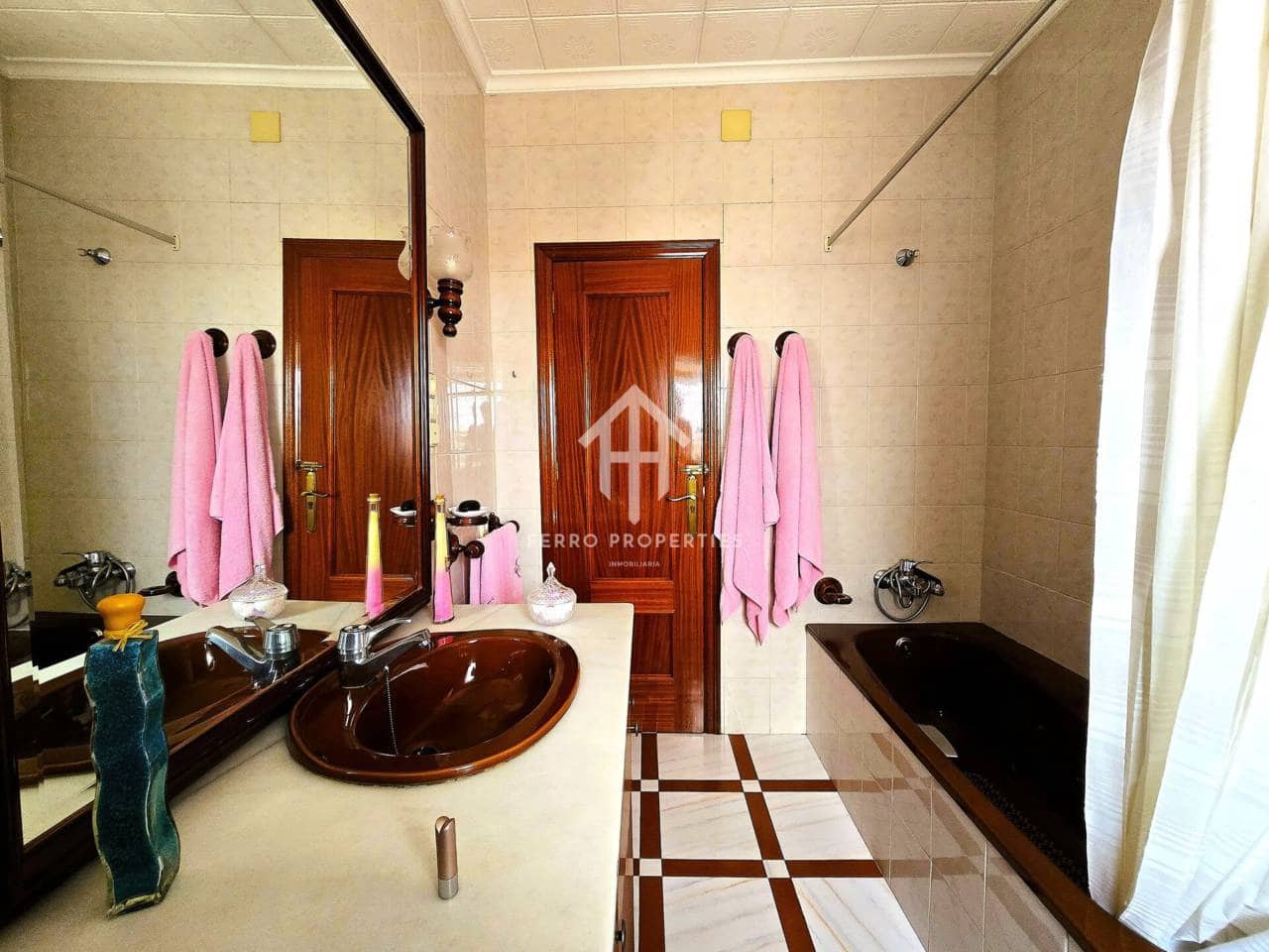 5 bedroom Apartment for sale in Algarinejo with garage - € 299,900 (Ref: 9761624)