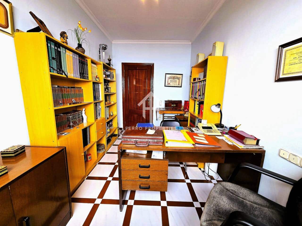 5 bedroom Apartment for sale in Algarinejo with garage - € 299,900 (Ref: 9761624)