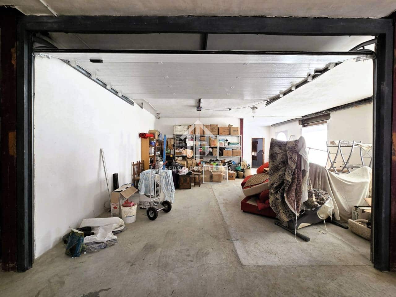 5 bedroom Apartment for sale in Algarinejo with garage - € 299,900 (Ref: 9761624)