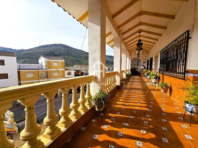 5 bedroom Apartment for sale in Algarinejo with garage - € 299,900 (Ref: 9761624)