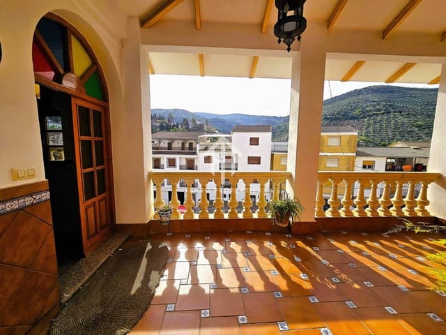 5 bedroom Apartment for sale in Algarinejo with garage - € 299,900 (Ref: 9761624)